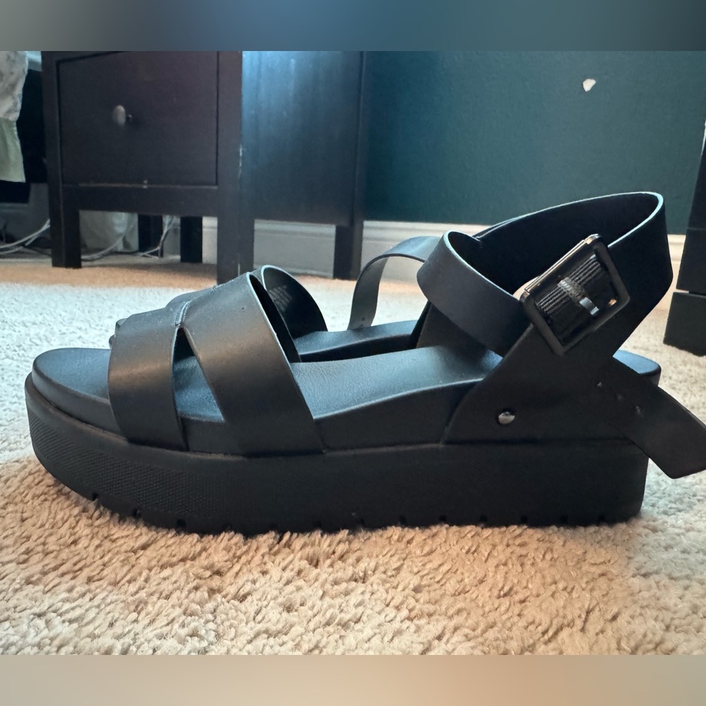 Mia Kayci platform wedge sandal